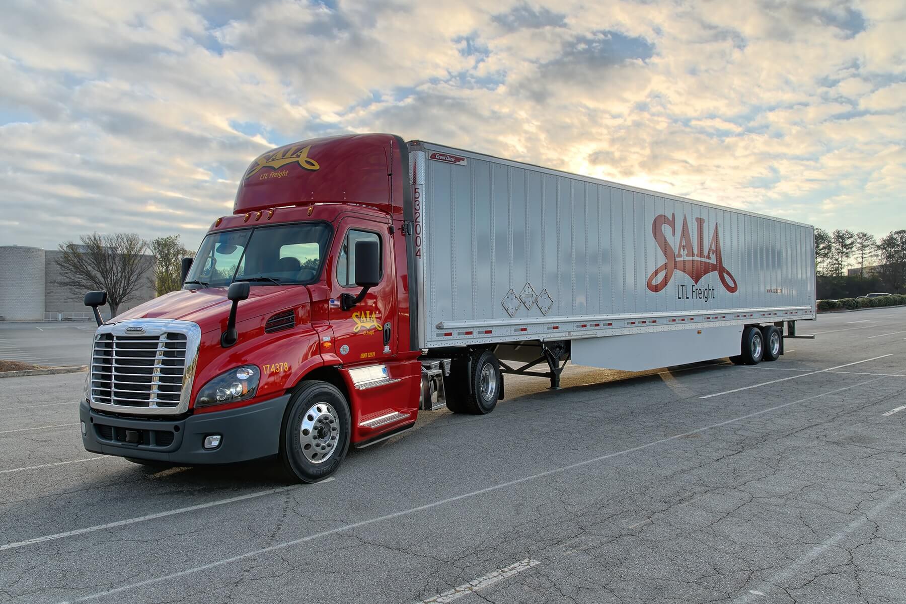 SAIA LTL truck, saia freight tracking for pallet shipments
